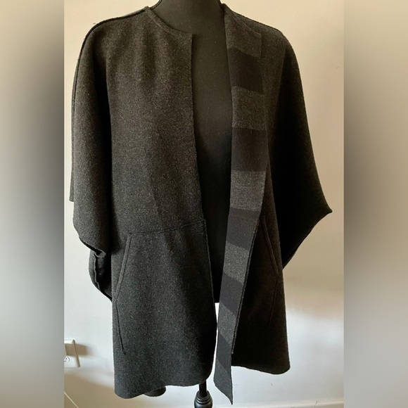Eileen Fisher Cape Wrap Size M Outerwear Charcoal Black Merino Wool Reversible - Picture 4 of 13